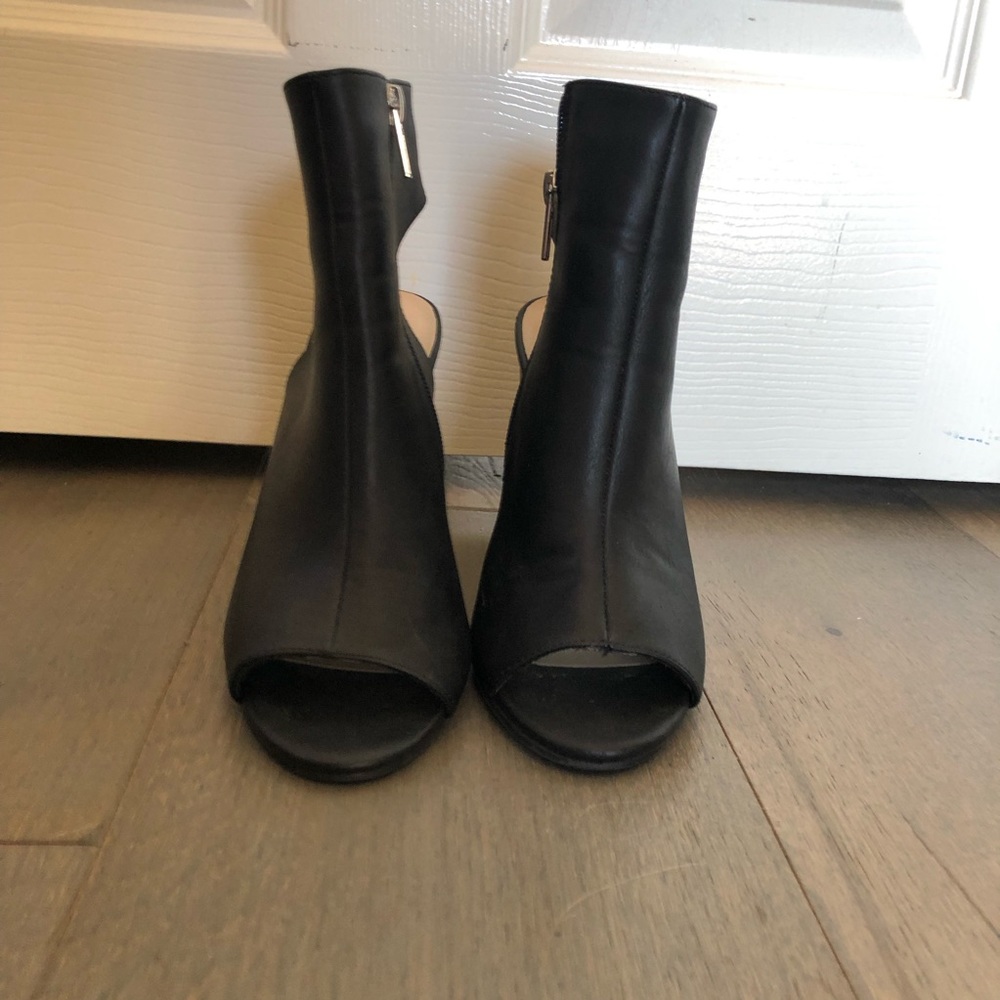 Heels - Picture 2 of 3